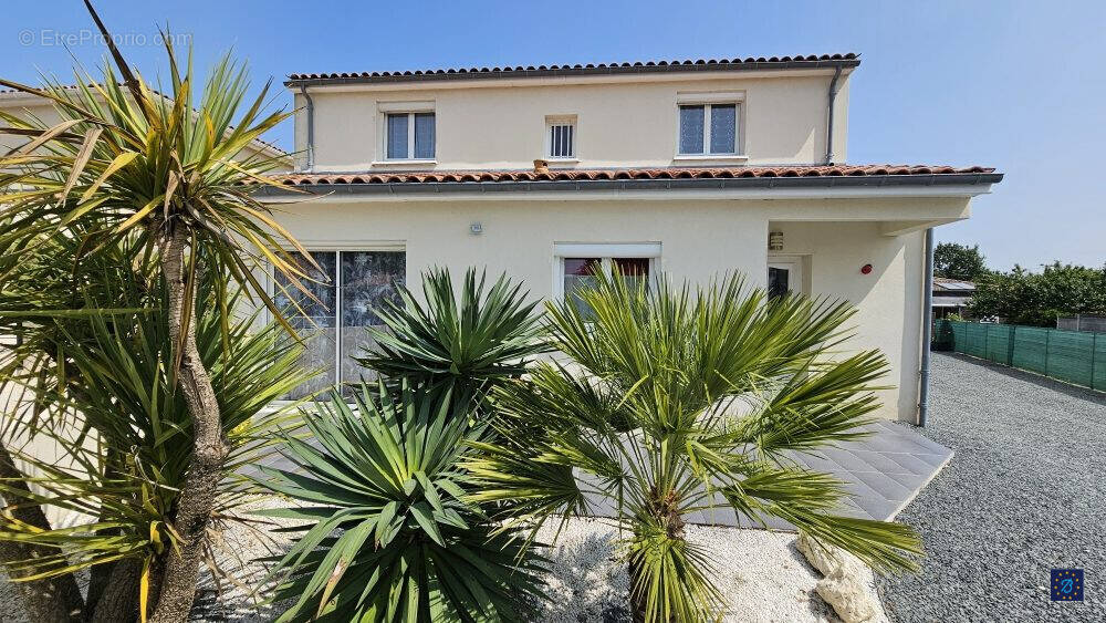 Maison à L&#039;EGUILLE