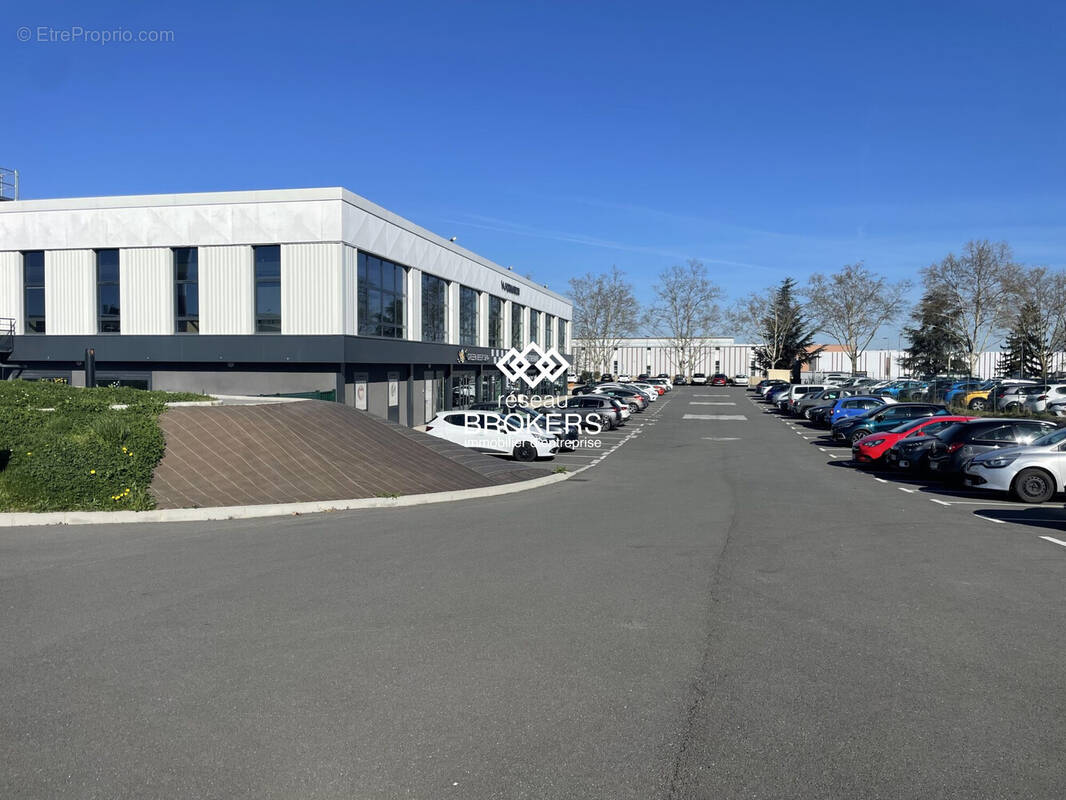 Commerce à ANDREZIEUX-BOUTHEON