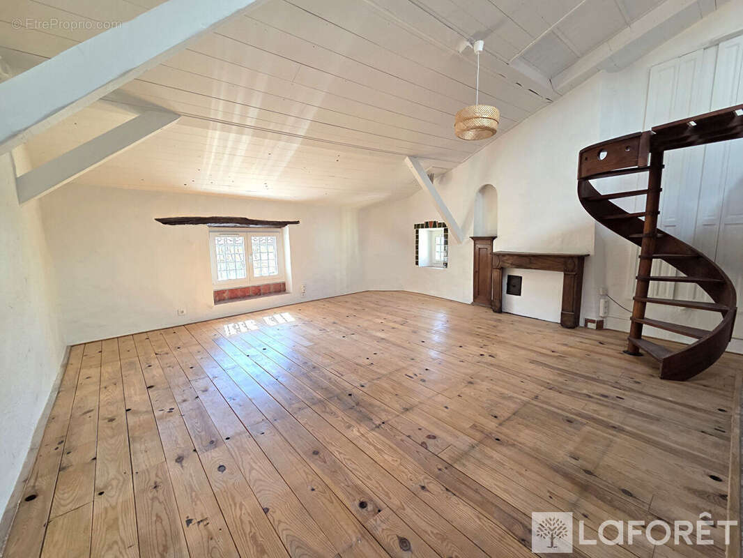 Appartement à COTIGNAC