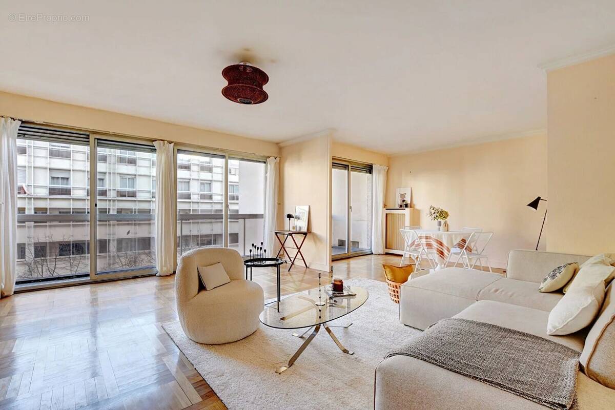 Appartement à PARIS-15E
