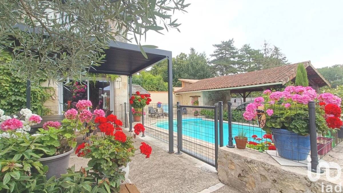 Photo 1 - Maison à MIGNE-AUXANCES