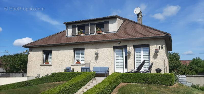 Maison à TREMBLAY-LES-VILLAGES