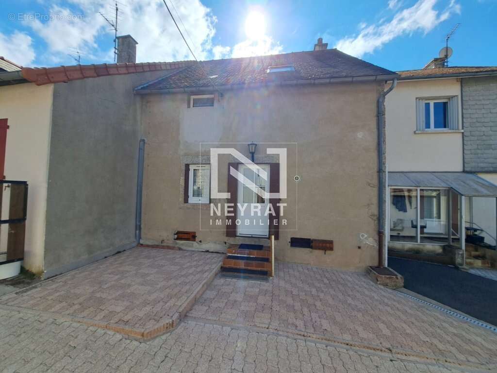 Maison à SAINT-LEGER-SOUS-BEUVRAY