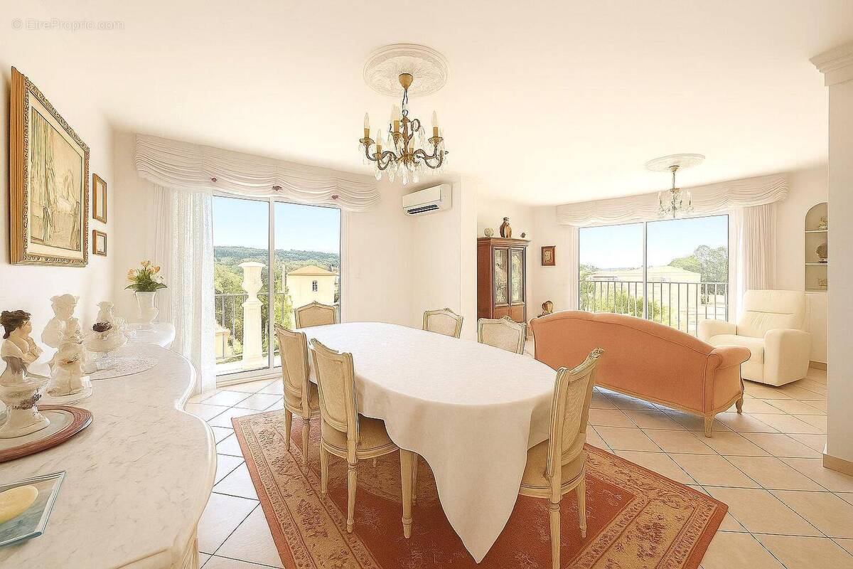Double séjour : salle à manger - Appartement à CANNES