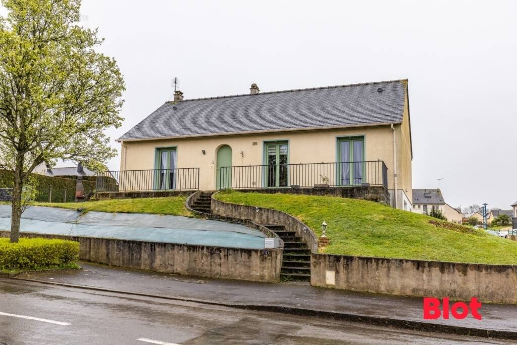 Maison à FOUGERES