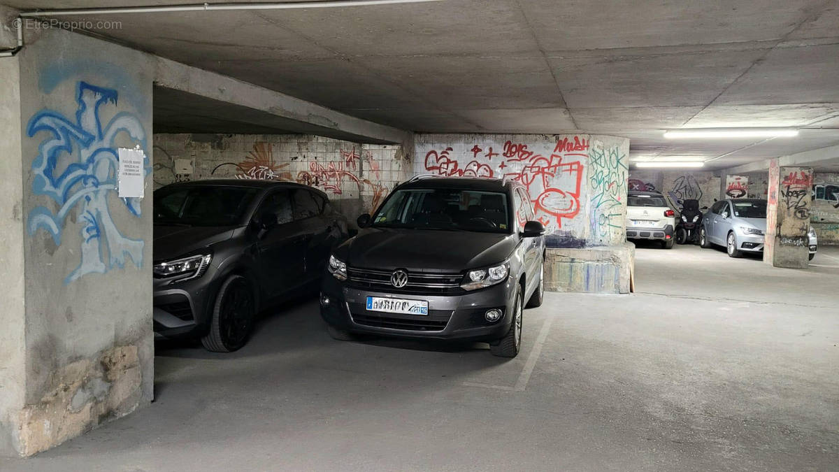 Parking à PARIS-10E