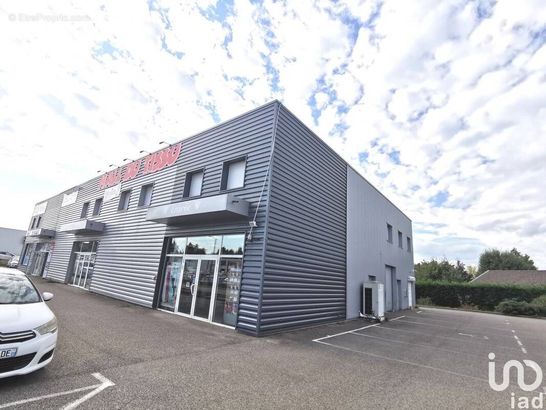 Photo 1 - Commerce à DAVEZIEUX