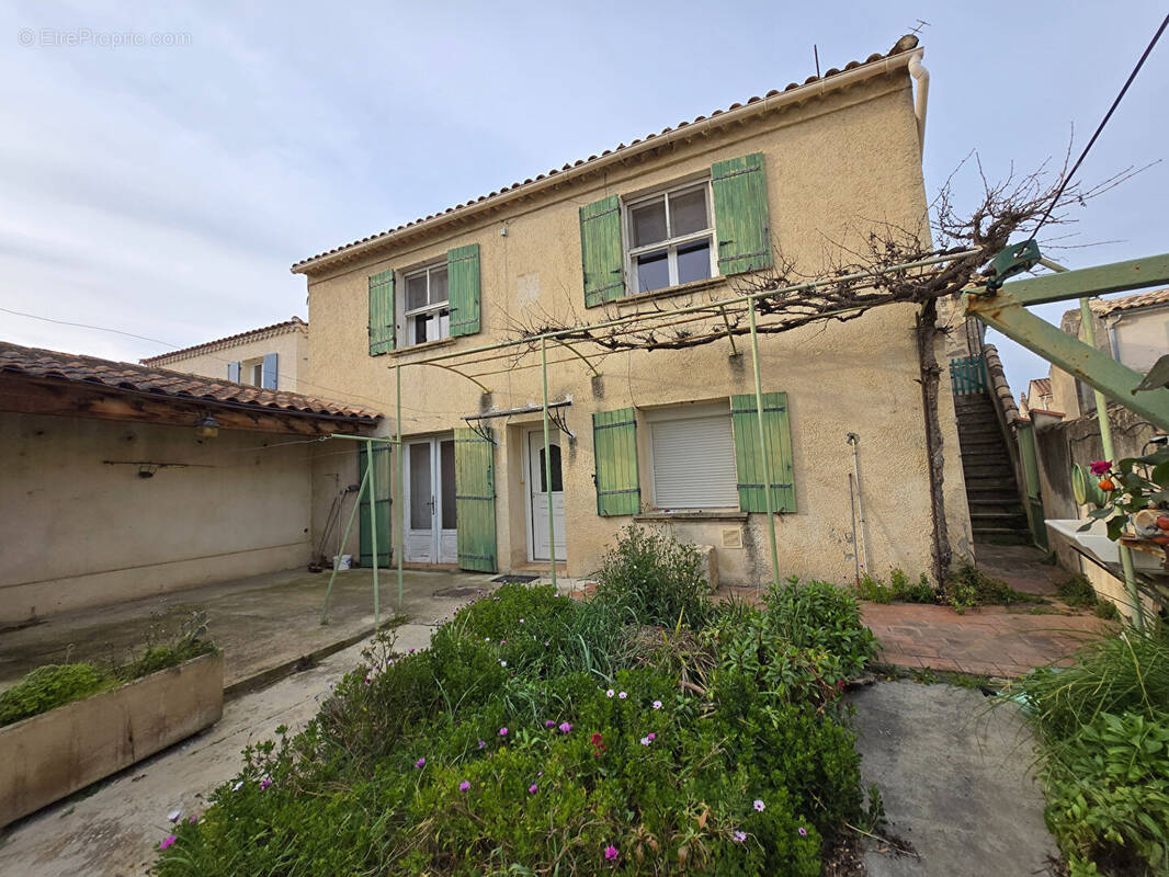 Maison à MOURIES