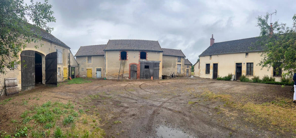 Maison à LA GUERCHE-SUR-L&#039;AUBOIS