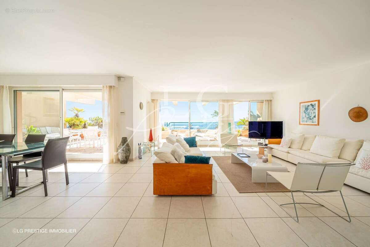 Appartement à MANDELIEU-LA-NAPOULE