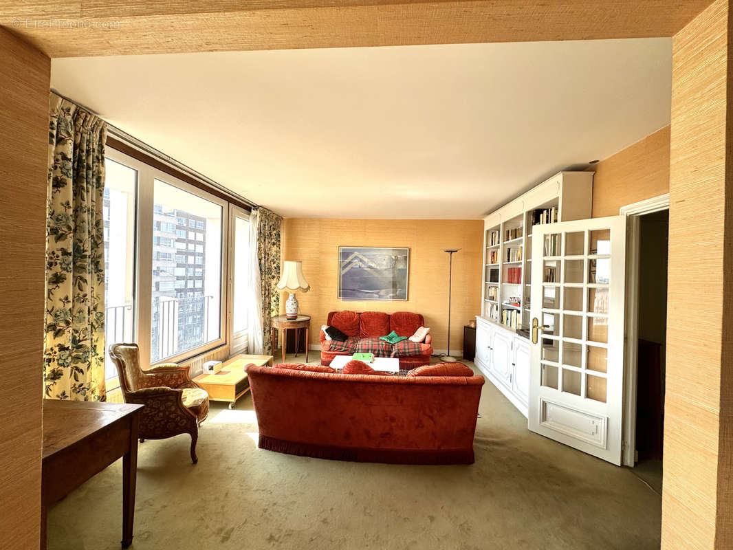 Appartement à COURBEVOIE