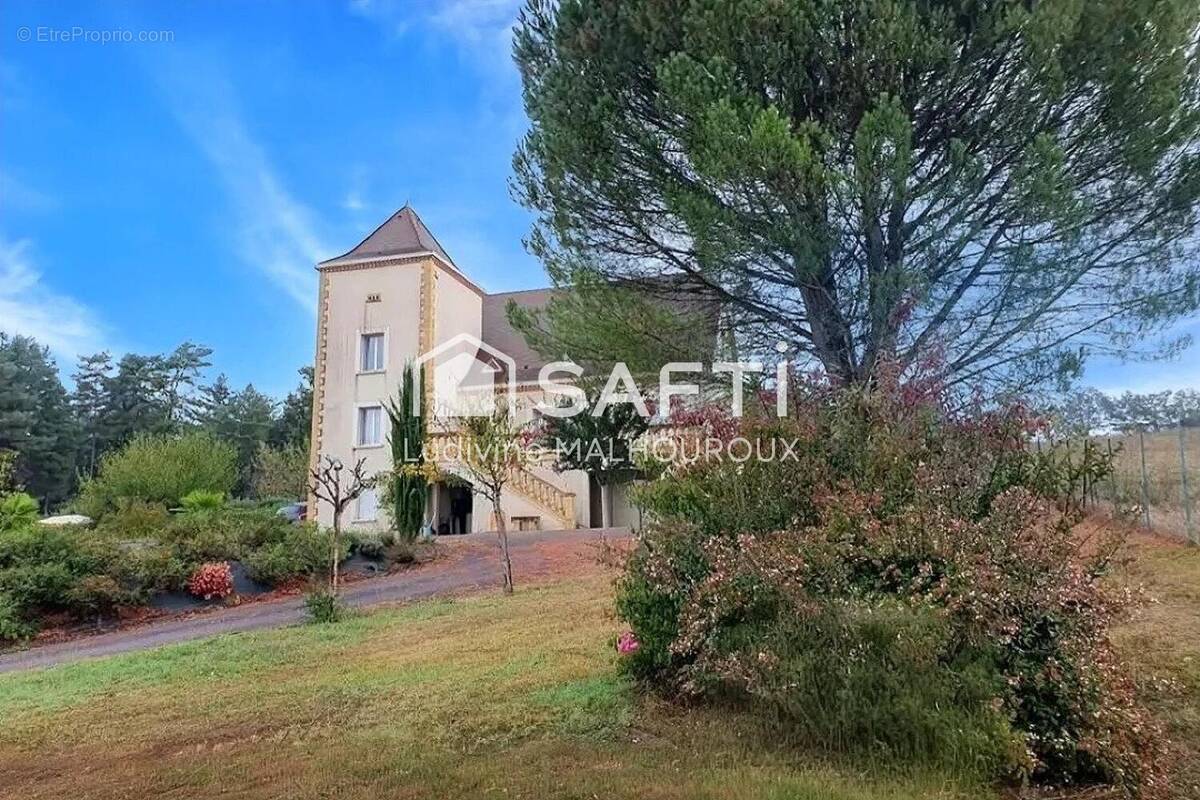 Photo 1 - Maison à JAVERLHAC-ET-LA-CHAPELLE-SAINT-ROBERT