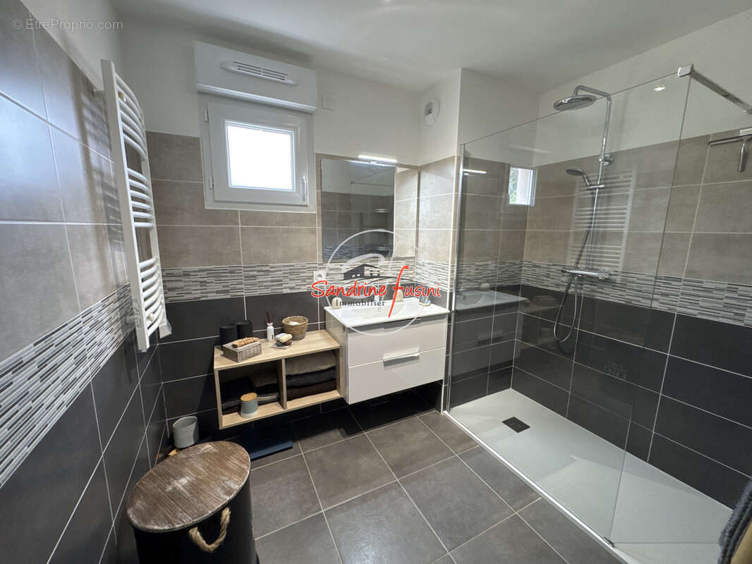 Appartement à SAINT-LAURENT-DU-VAR