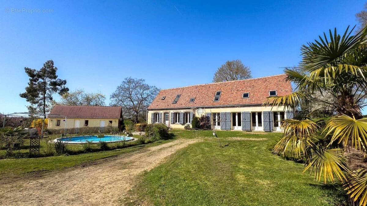 Maison à LA BAZOCHE-GOUET