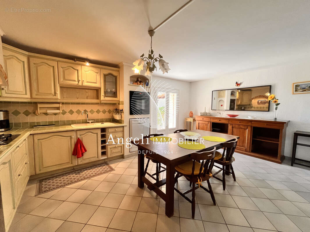 Maison à ROQUEBRUNE-SUR-ARGENS