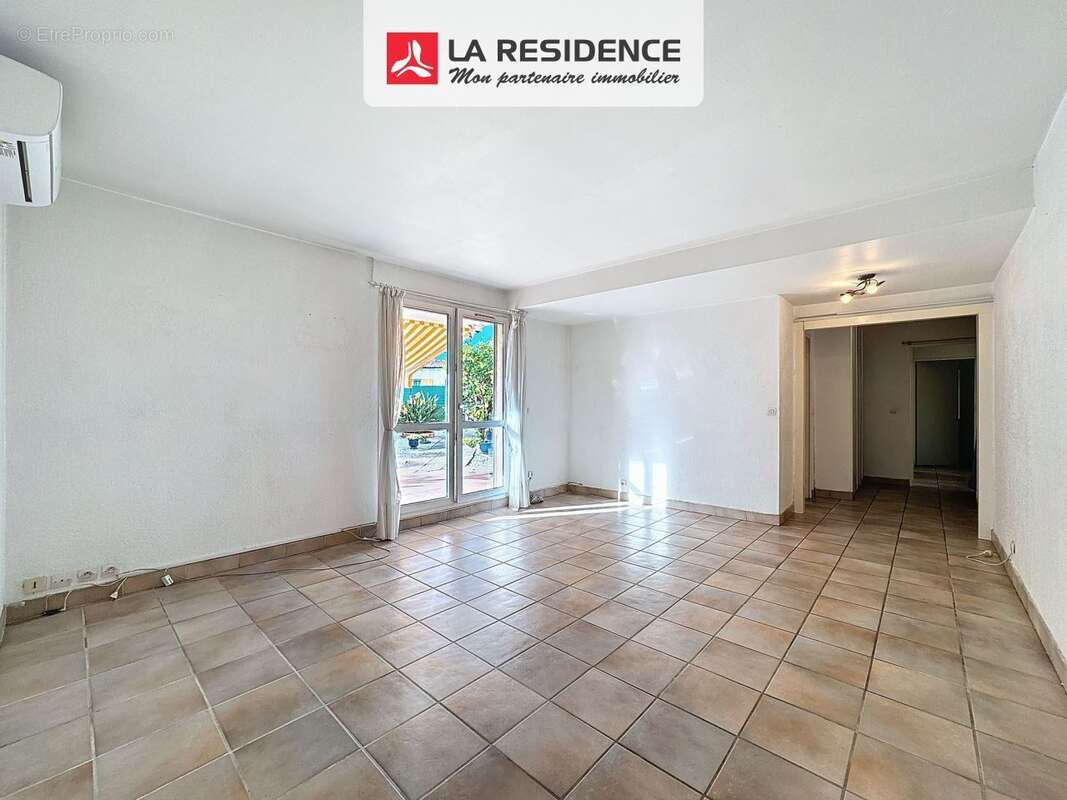 Appartement à SAINT-LAURENT-DU-VAR