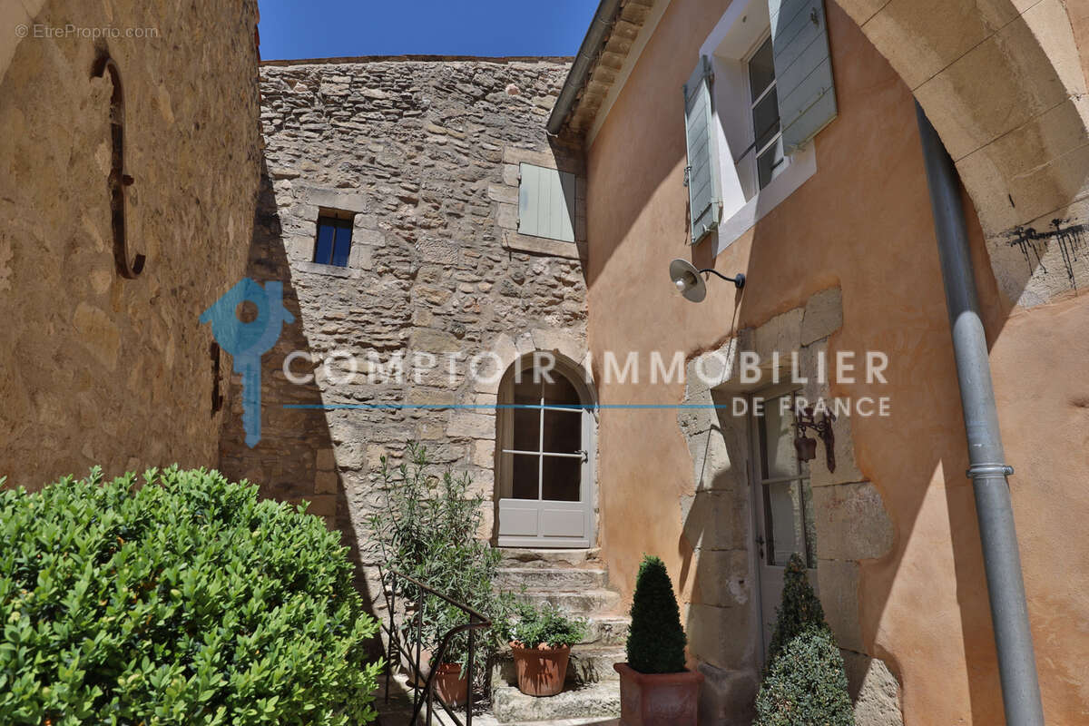 Maison à LACOSTE