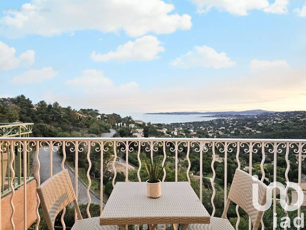 Photo 1 - Appartement à ROQUEBRUNE-SUR-ARGENS