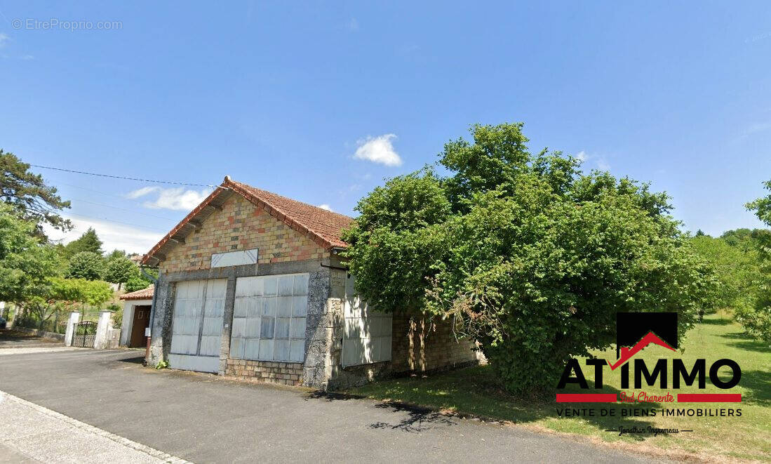 Maison à VILLEBOIS-LAVALETTE