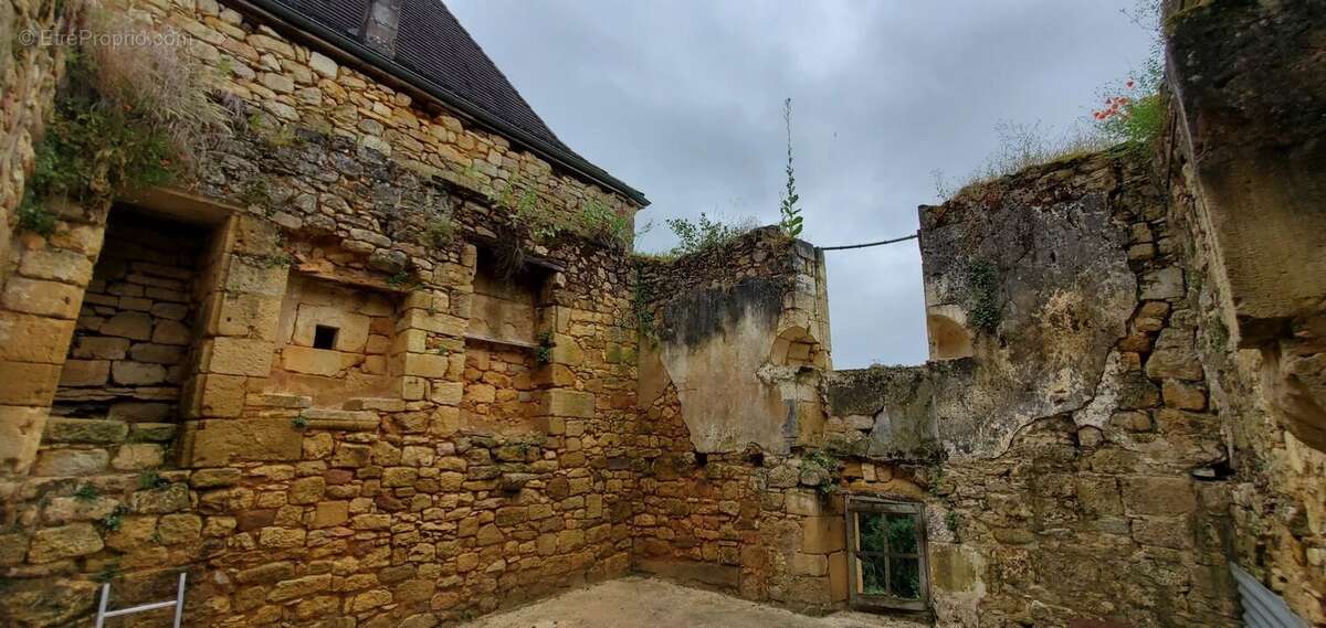 Maison à CENAC-ET-SAINT-JULIEN