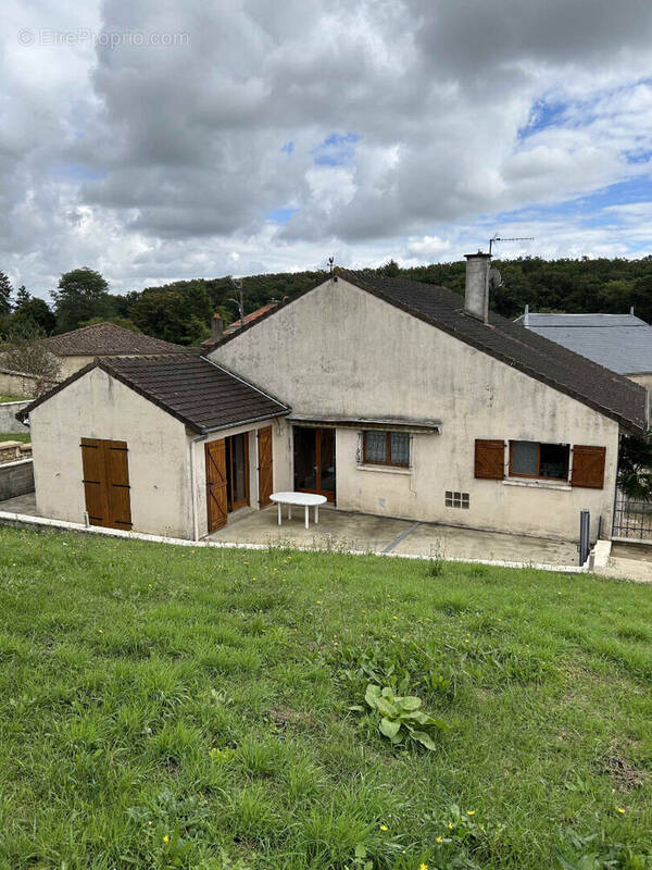 Maison à LUSIGNAN