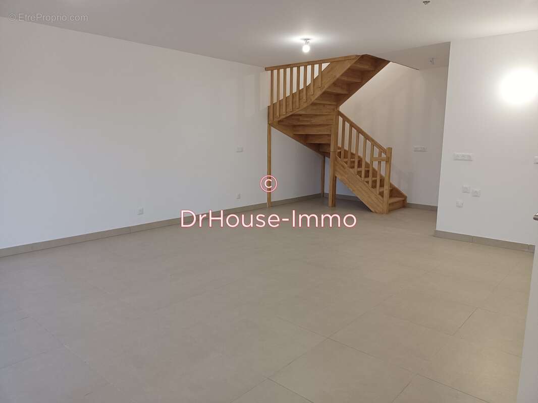 Appartement à LA CRAU