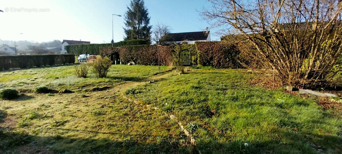 Terrain à EPERNON