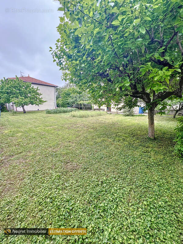 Terrain à VENISSIEUX