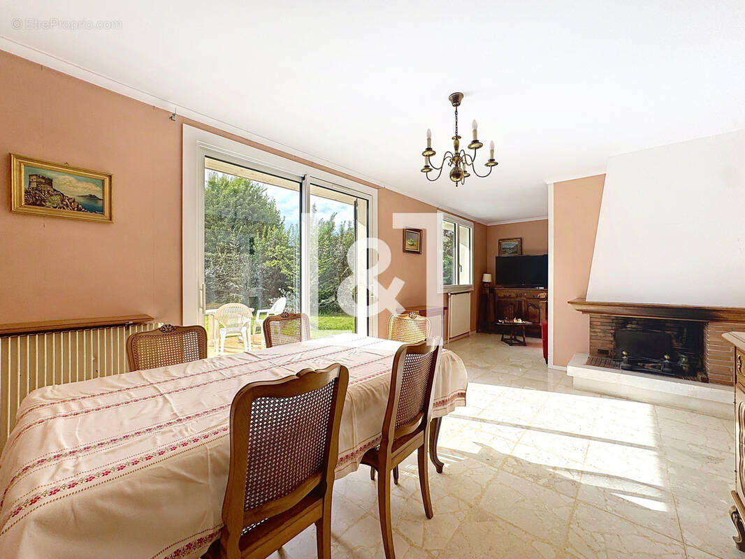 Maison à FRANQUEVILLE-SAINT-PIERRE