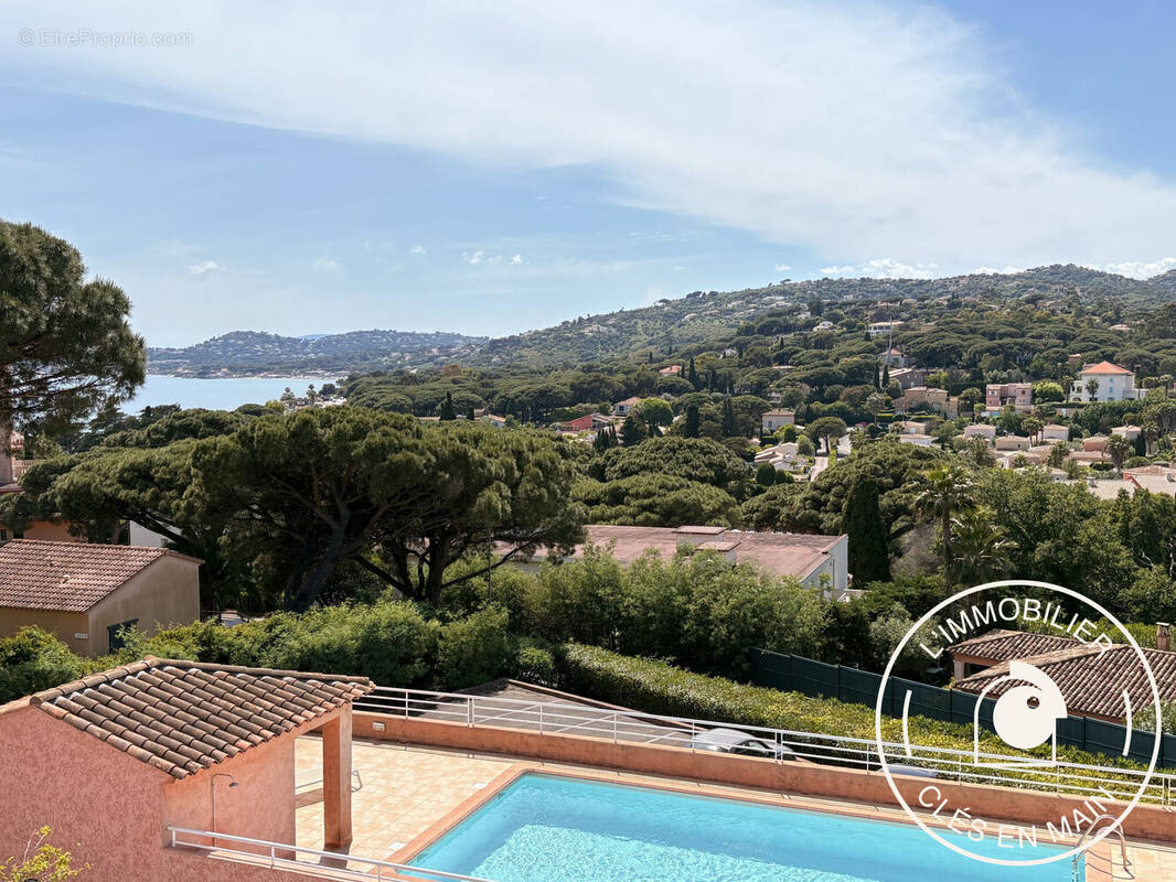 Appartement à ROQUEBRUNE-SUR-ARGENS