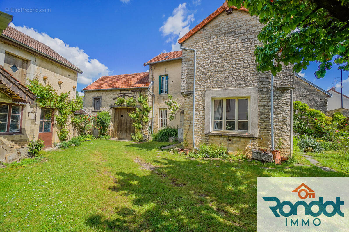 Maison à SAVIGNY-LE-SEC