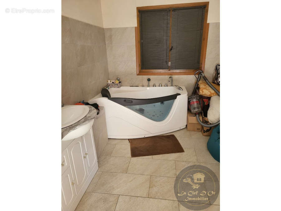 Appartement à PUGET-THENIERS