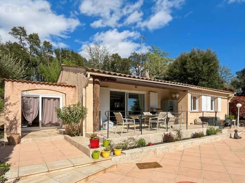 Maison à BAGNOLS-EN-FORET