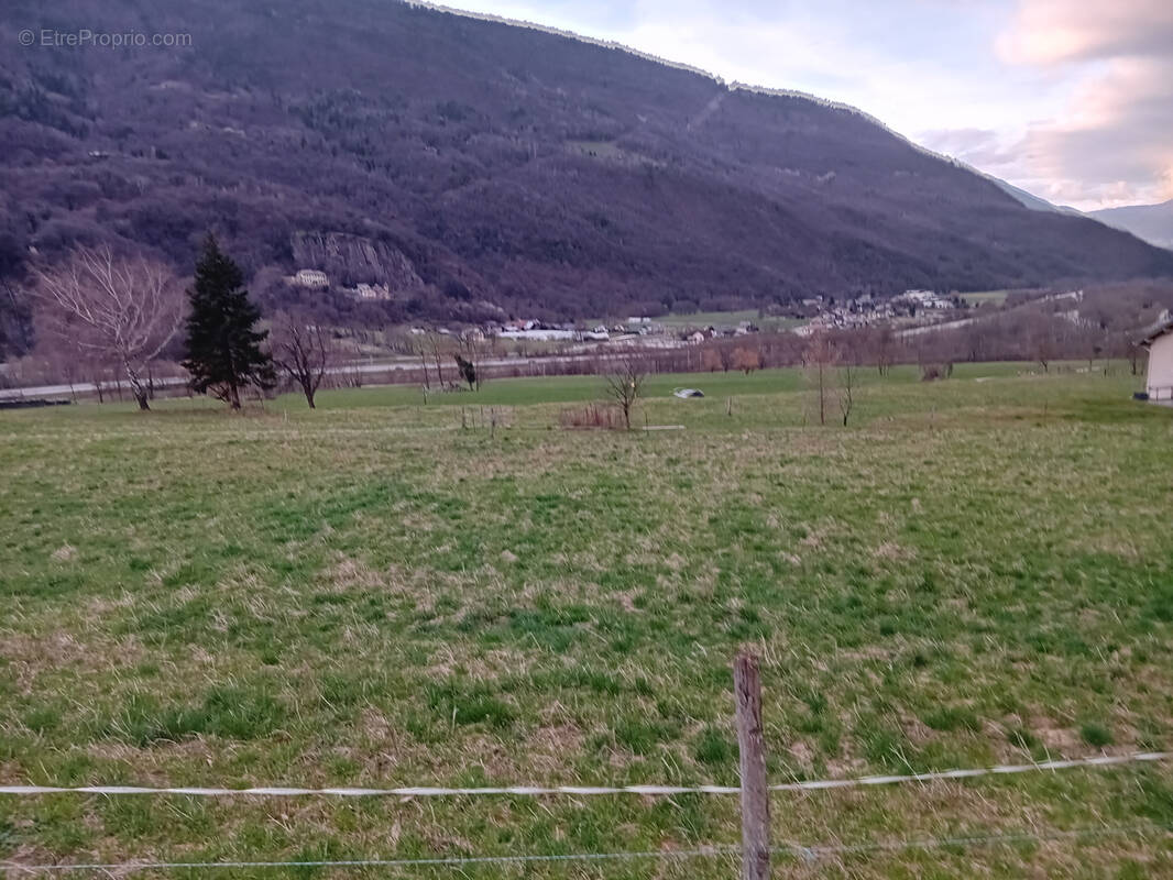Terrain à LA CHAPELLE