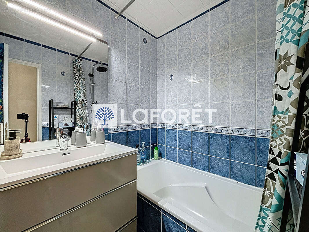 Appartement à DECINES-CHARPIEU