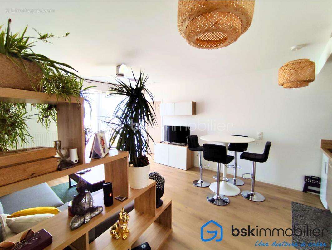Appartement à MAUGUIO