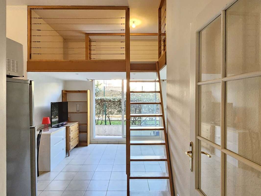 Appartement à SAINT-LAURENT-DU-VAR