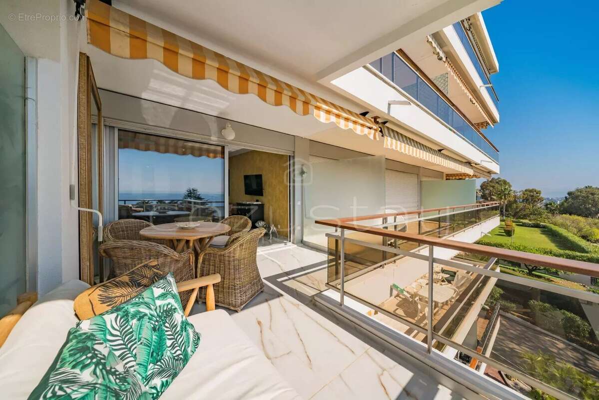 Appartement à VALLAURIS