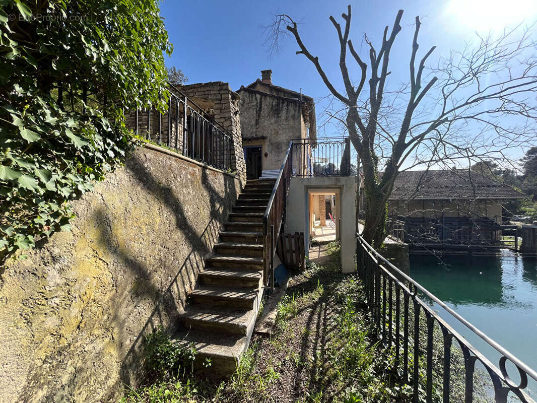 Maison à FONTAINE-DE-VAUCLUSE