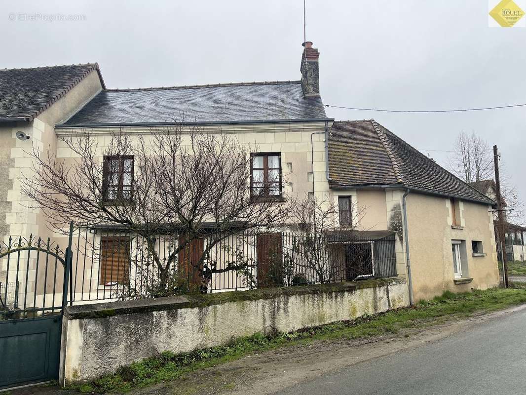 Maison à COUSSAY-LES-BOIS