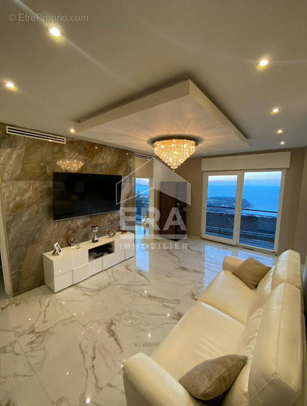 Appartement à ROQUEBRUNE-CAP-MARTIN