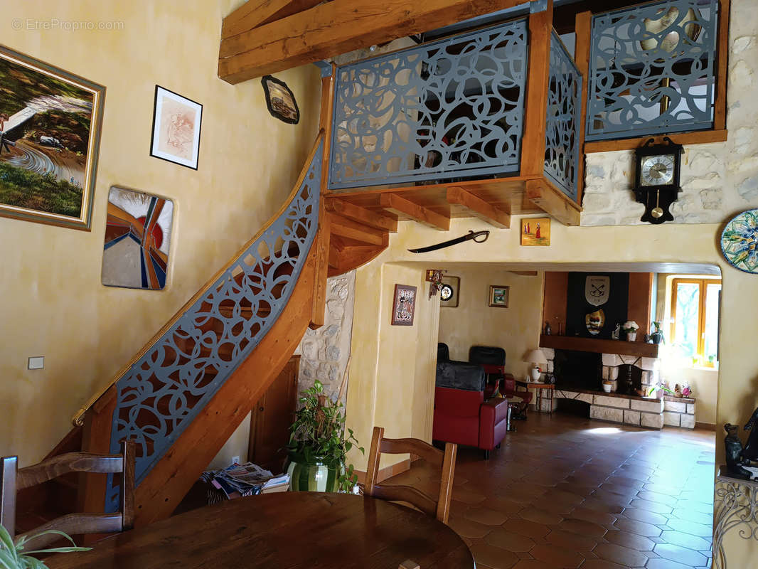 Maison à MIRMANDE