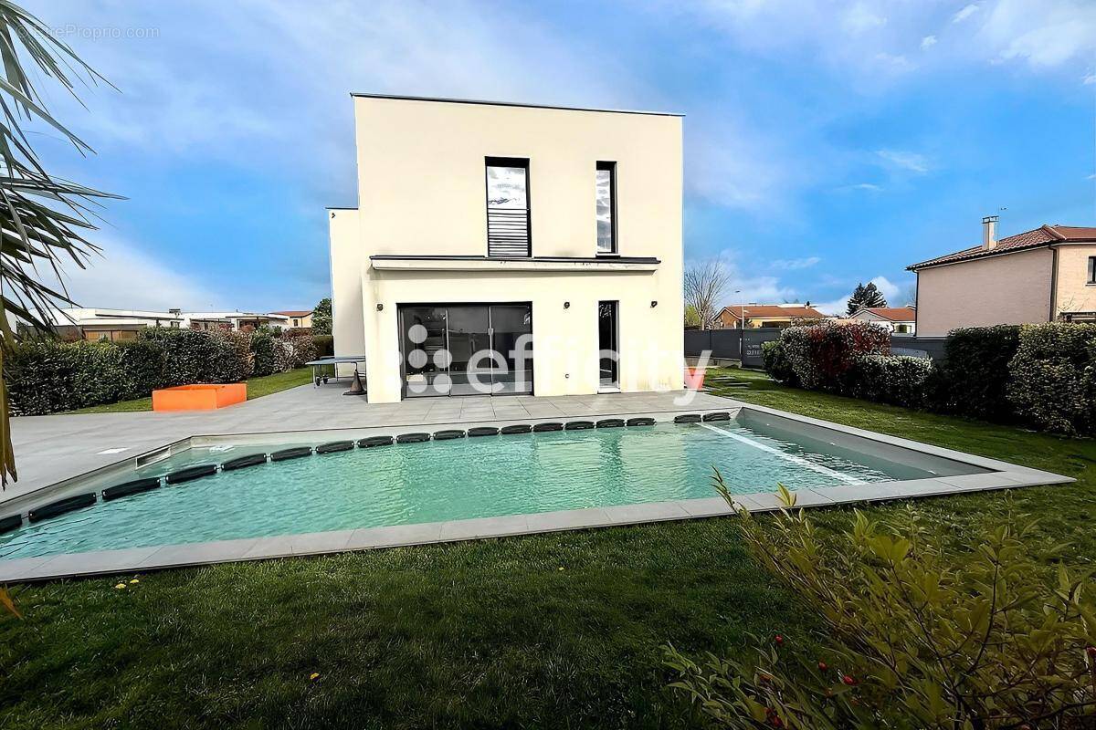 Maison à MONTANAY