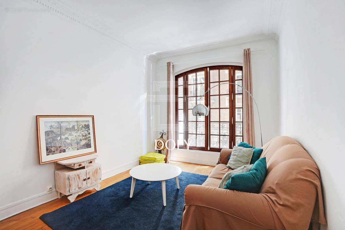 Appartement à COURBEVOIE