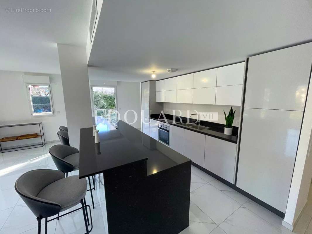 Appartement à ROQUEBRUNE-CAP-MARTIN