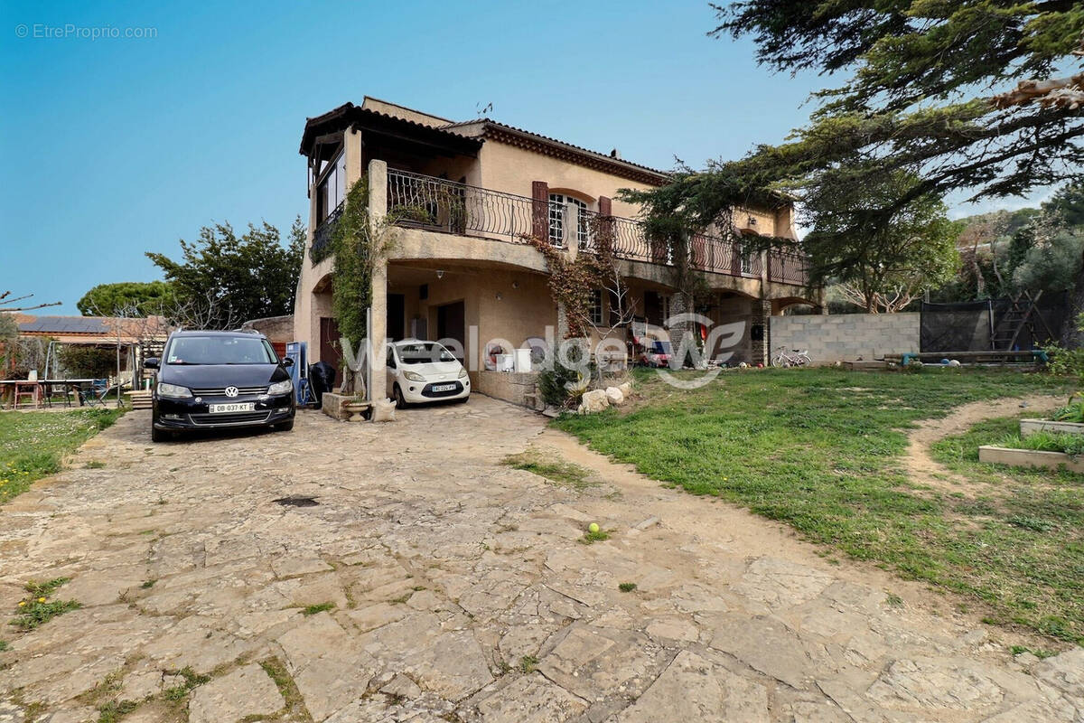 Maison à VELAUX