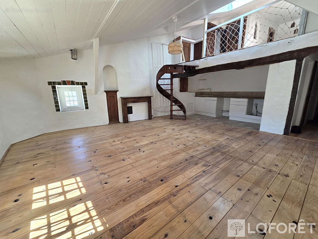 Appartement à COTIGNAC