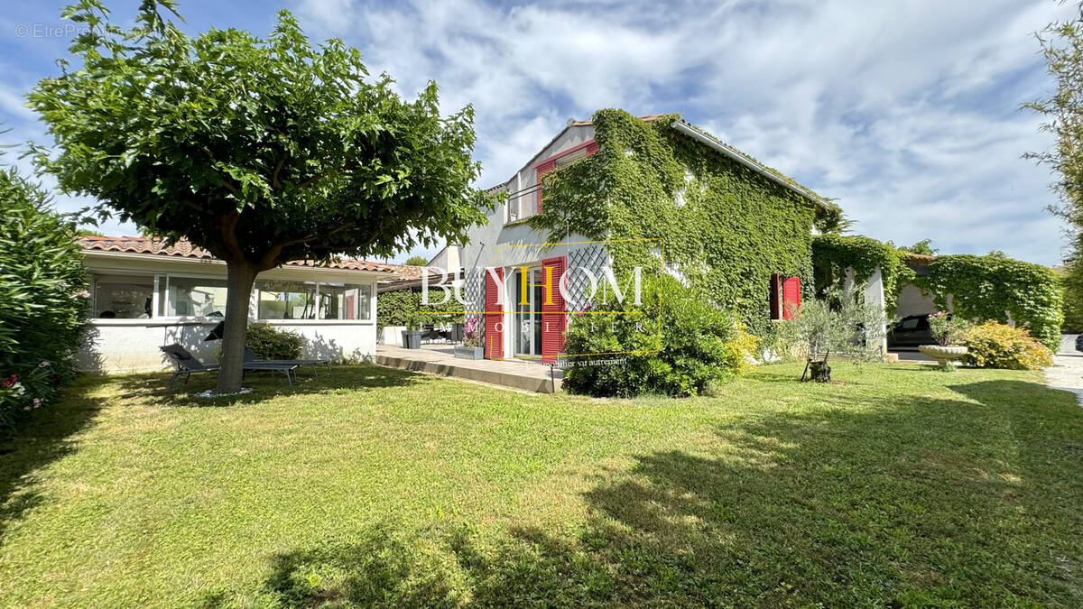 Maison à L&#039;ISLE-SUR-LA-SORGUE