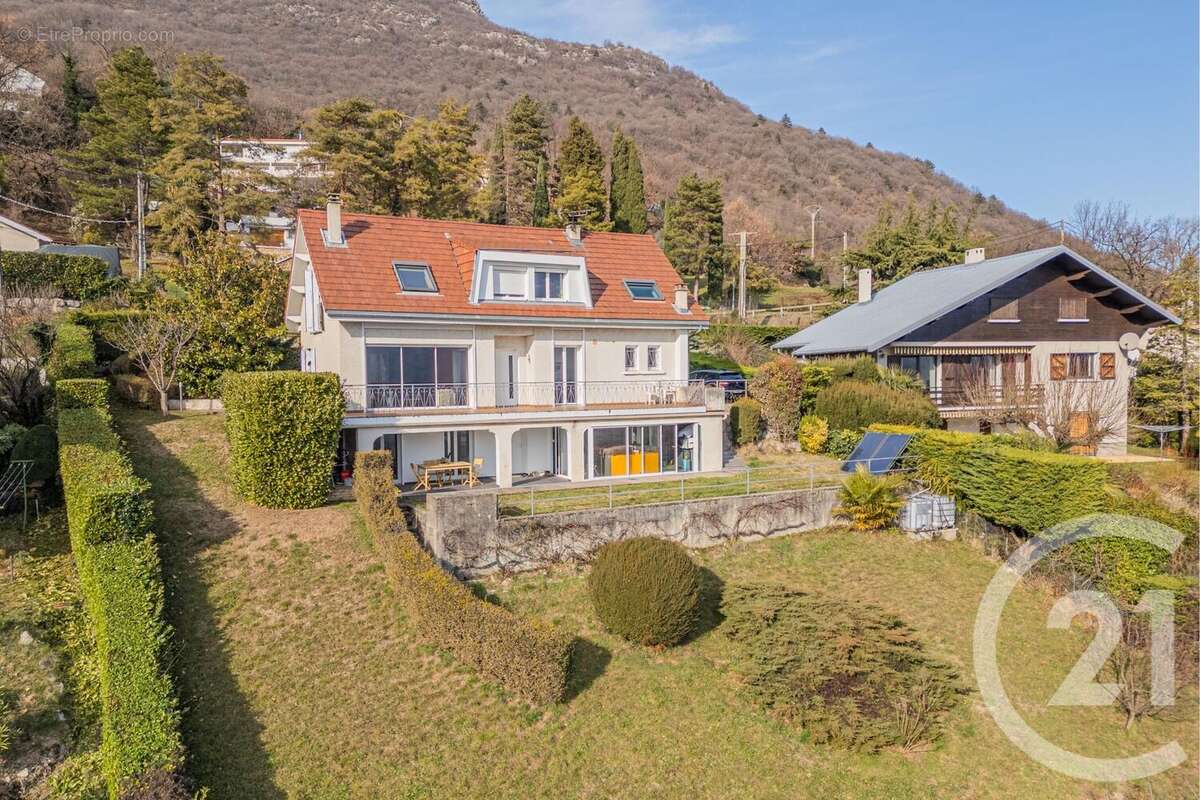 Maison à VEUREY-VOROIZE