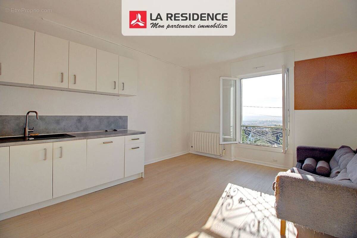 Appartement à CHANTELOUP-LES-VIGNES